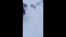 Автобусы с пассажирами застряли в снегу по пути из Лугового в Южно-Сахалинск